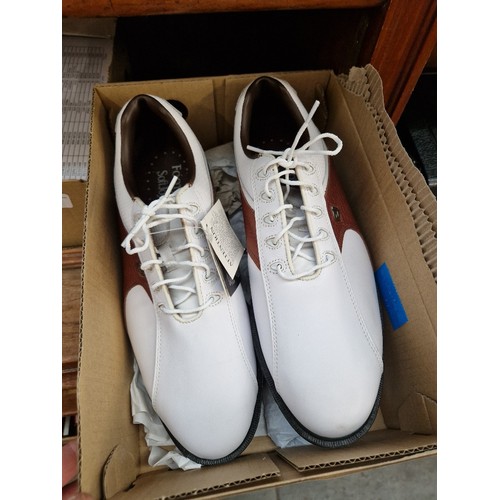 33 - A pair of Footjoy men's golf shoes, size 9.5, appear to be unused.