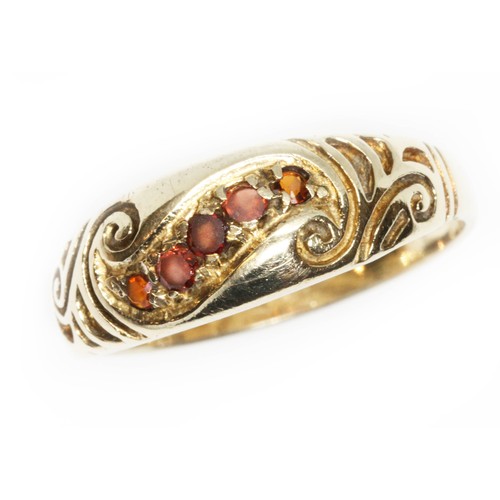 175 - An antique style 9ct gold garnet ring, gross weight 3.1g, size O.