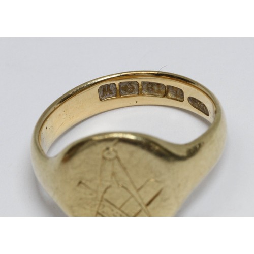 23 - A hallmarked 18ct gold Masonic signet ring, weight 7g, size M.