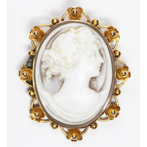 75 - A shell cameo brooch, hallmarked 9ct gold, length 38mm, gross weight 7g.