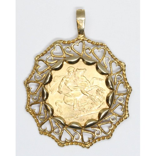 81 - An Edward VII 1906 sovereign, hallmarked 9ct gold pendant mount with open work hearts, length 45mm, ... 