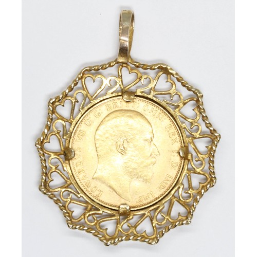 81 - An Edward VII 1906 sovereign, hallmarked 9ct gold pendant mount with open work hearts, length 45mm, ... 