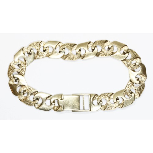 82 - A 9ct yellow gold flat anchor link bracelet, one side textured, the other partially engraved, hallma... 