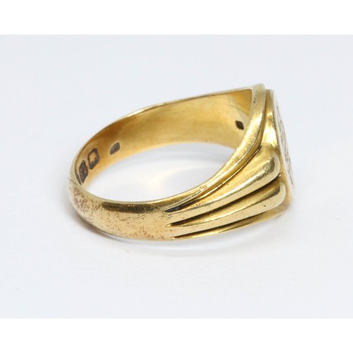 106 - A late Victorian 18ct yellow gold signet ring, Birmingham 1900, weight 9g, size P/Q.