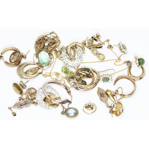 103 - A mixed lot of 9ct gold and yellow metal jewellery.