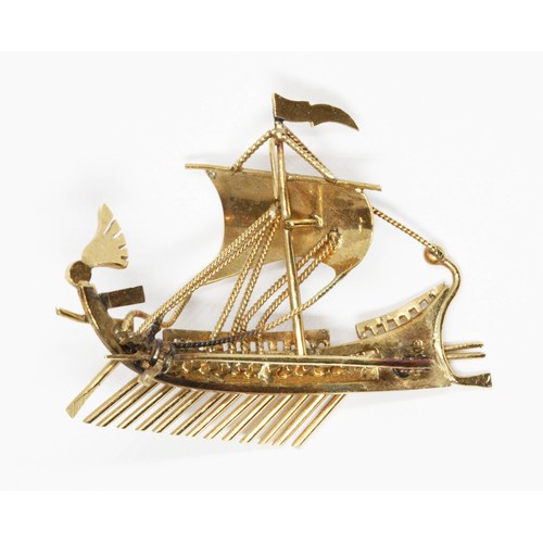 139 - A novelty brooch modelled as a Viking longship, marked 'K18', length 50mm, weight 13g.