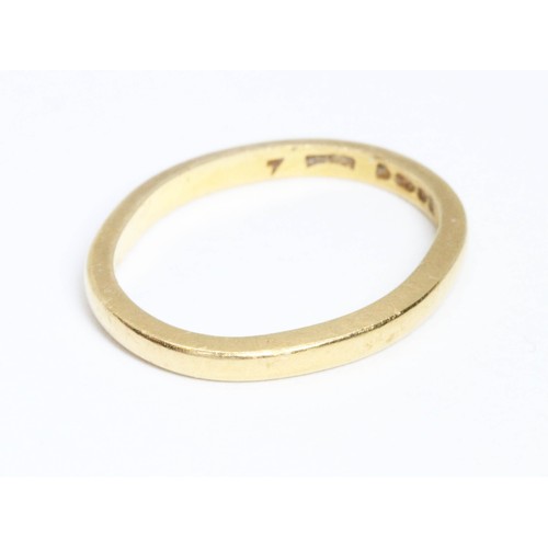 153 - A hallmarked 22ct gold wedding band, weight 2.2g.