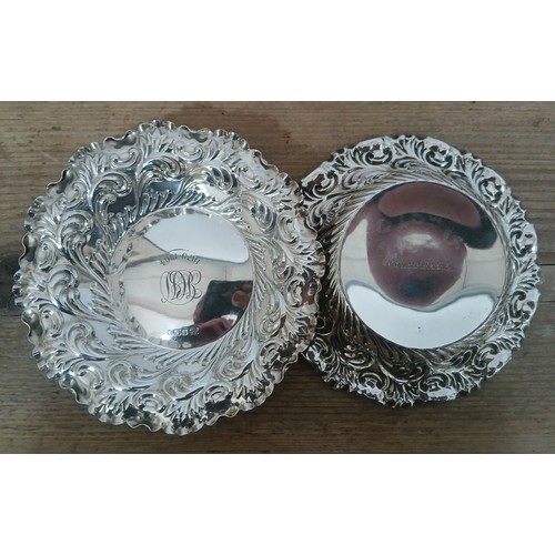 504 - A pair of hallmarked silver pin dishes, diameter 11.5cm, weight 109g.