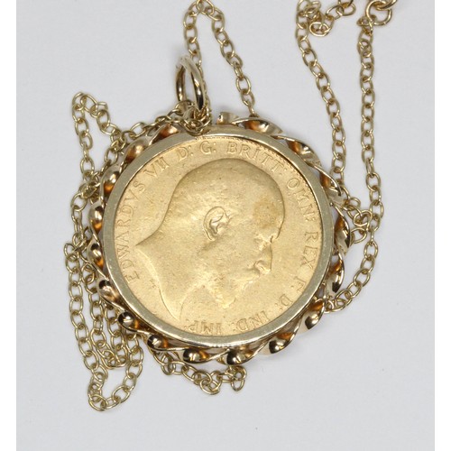 510 - An Edward VII 1909 sovereign, yellow metal mount unmarked, suspended on 44cm chain, bolt ring clasp ... 