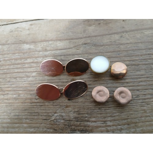 179 - A pair of hallmarked 9ct gold cufflinks, three hallmarked 9ct buttons and a gold plated button, gold... 