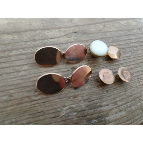 179 - A pair of hallmarked 9ct gold cufflinks, three hallmarked 9ct buttons and a gold plated button, gold... 