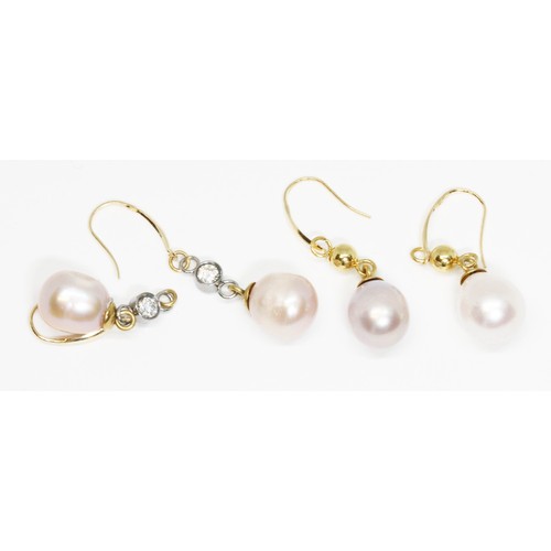 614 - Two pairs of cultured pearl earrings, the pins marked 'Au750' only, gross weight 6g.