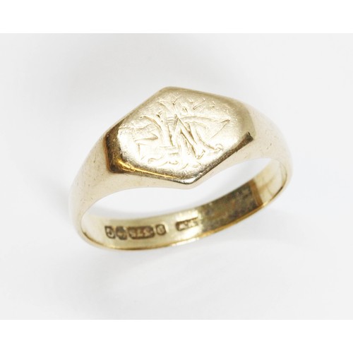 610 - A hallmarked 9ct gold signet ring, weight 6.4g, size Y.