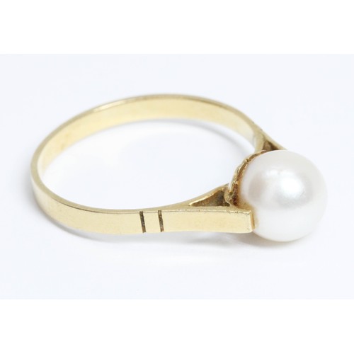 664 - A cultured pearl ring, foreign marks, gross weight 2.5g, size P.