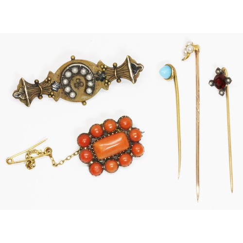 673 - A mixed lot of antique jewellery comprising three yellow metal stickpins, all unmarked, weight 2.3g,... 