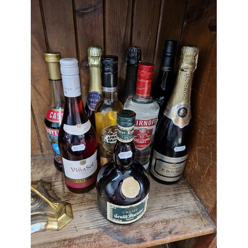 32 - A group of alcoholic beverages, 9 bottles including P Boutet Champagne, Smirnoff vodka, wines, sherr... 