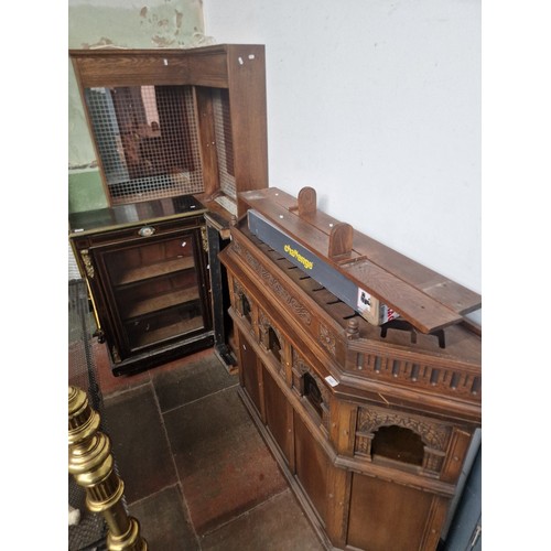 846 - An Old charm bar with rear corner shelves and canopy.