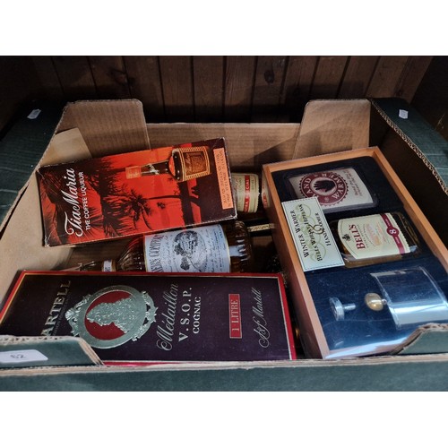 62 - A box of alcoholic beverages including whisky, cognac, liqueurs, miniatures, etc.