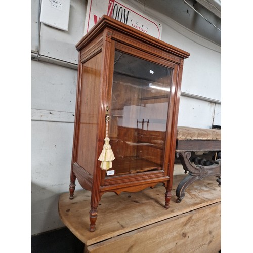 861 - A late Victorian/Edwardian mahogany music cabinet, height 93cm.