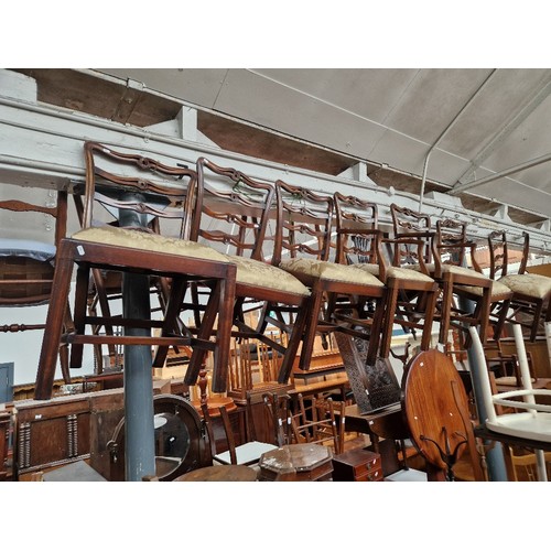 925 - A reproduction mahogany pedestal dining table and chairs by Rackstraw.