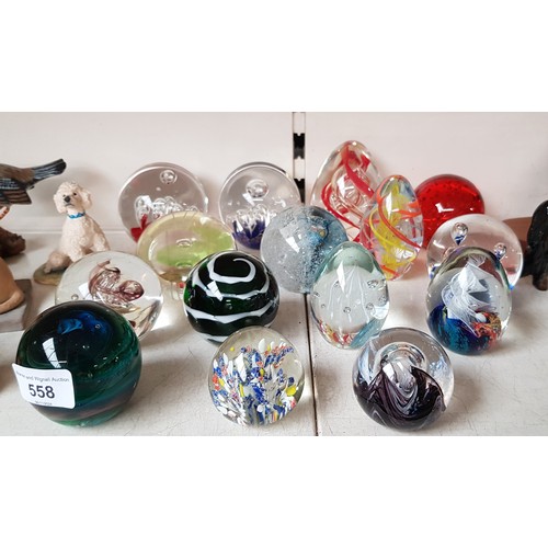 558 - 15 glass paperweights including Caithness