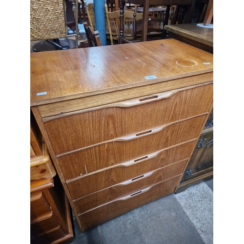 935 - A mid 20th century teak chest of drawers.