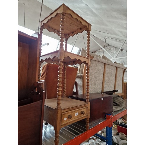 974 - A Victorian pine whatnot/shelving unit on bobbin turned supports.