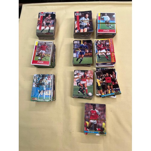 710 - A box of several hundred football cards, many of them are signed and from a personal collection.