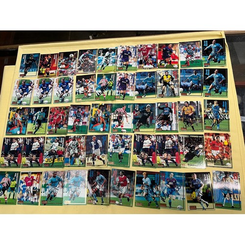 710 - A box of several hundred football cards, many of them are signed and from a personal collection.