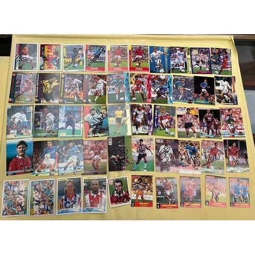 710 - A box of several hundred football cards, many of them are signed and from a personal collection.