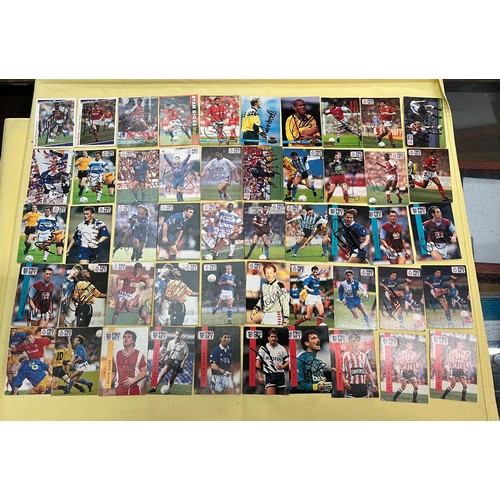 710 - A box of several hundred football cards, many of them are signed and from a personal collection.