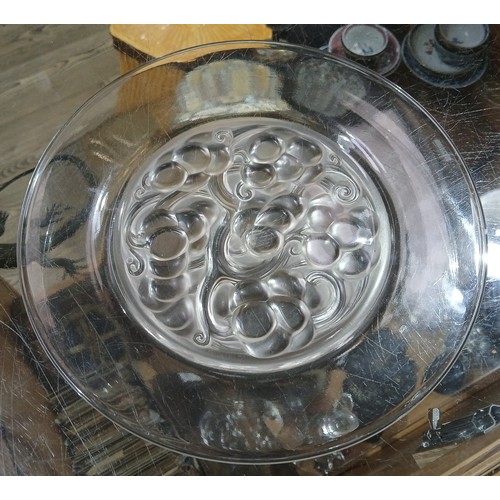 280 - A Lalique Marienthal glass dish, marked 'R LALIQUE', diameter 24cm.