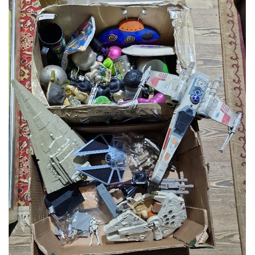 422 - A box of assorted Star Wars toys to include figures & spaceships etc. & a box of alien related toys.