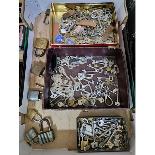 654 - A box of assorted keys and locks.