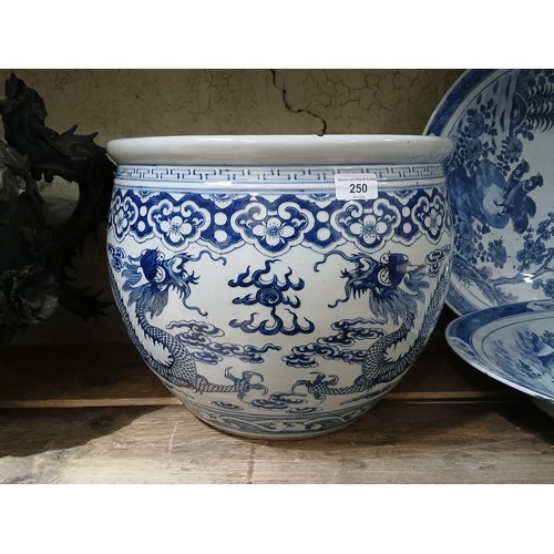 250 - A Chinese porcelain 