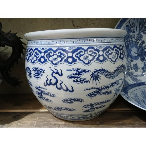 250 - A Chinese porcelain 