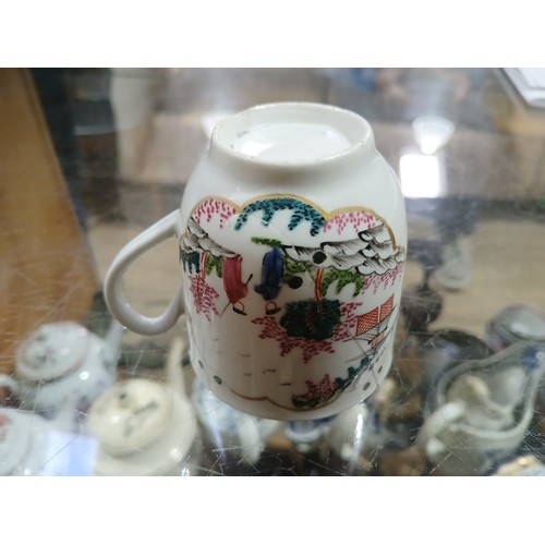 309 - Assorted English 18th century porcelain tea bowls, saucers and coffee cans, all decorated in chinois... 