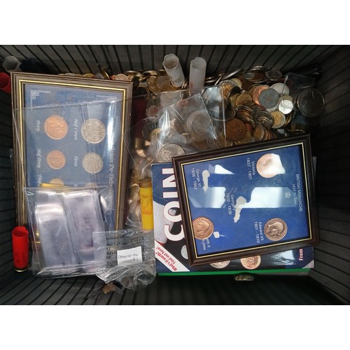 720 - A case of assorted world coins, catalogues & sets etc.