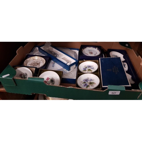 527 - 16 boxed items of Royal Worcester china including a cake plate with matching server in Mayfield desi... 