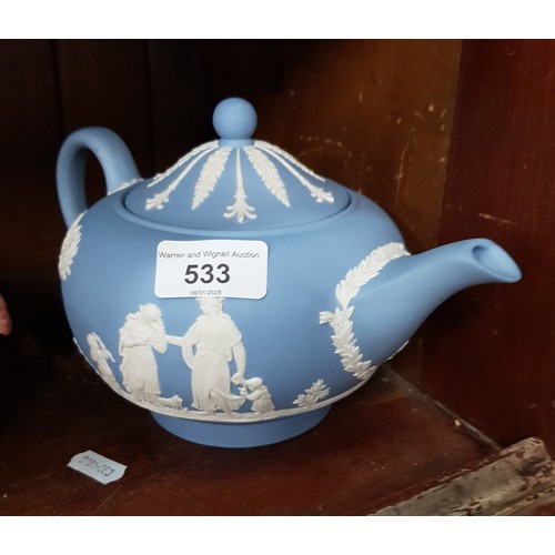 533 - Wedgwood jasper ware teapot - length 23.5cm (handle to spout), height to top of finial on lid 14cm