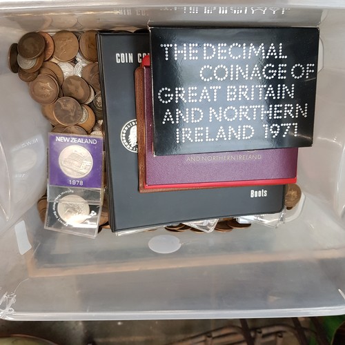 681 - A box of assorted world coins & sets to include Victorian pennies, cartwheel pennies, 18th century e... 