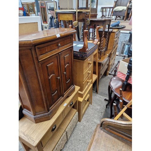 971 - A mixed lot comprising oak side table, oak occasional table, mahogany side cabinet, oak bedside draw... 