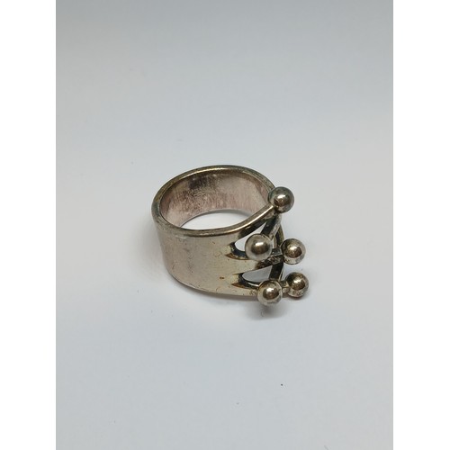 116 - ANNA GRETA EKER, a Norwegian Modernist Jester ring, marked STERLING 925S NORWAY, and also with maker... 