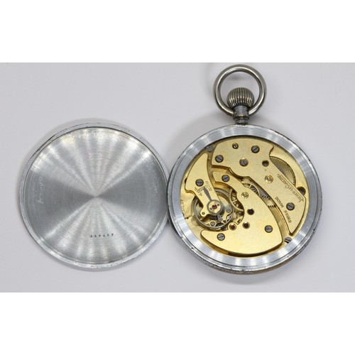 462 - JAEGER-LECOULTRE, a WWII military pocket watch, case back marked with broad arrow, G.S.T.P. over 316... 