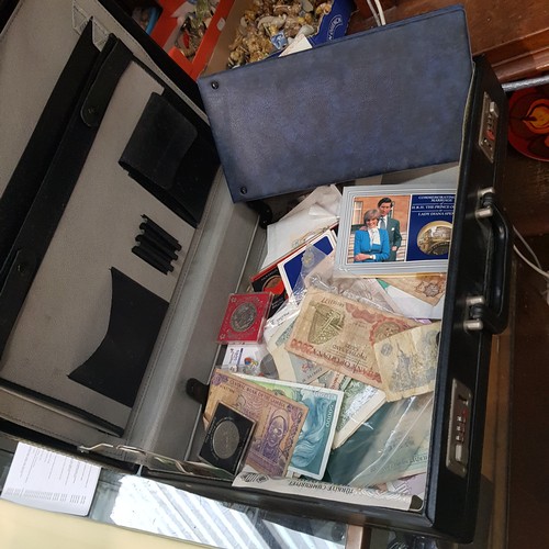 656 - A case of coins and bank notes etc