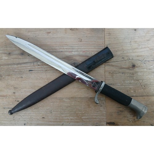 16 - A German Third Reich K98 Parade bayonet by Carl Eickhorn, blade length 24.5cm, textured black bakeli... 