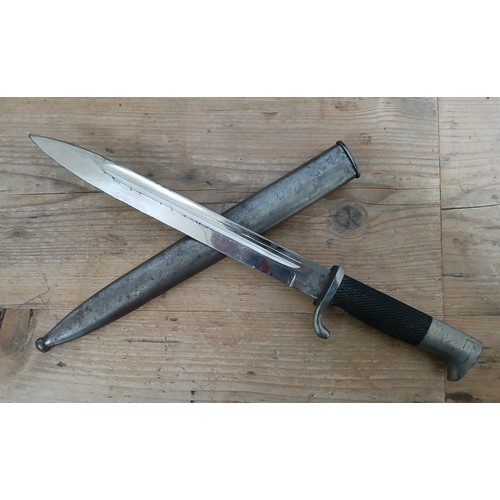 18 - A German Third Reich K98 Parade bayonet by Rich A Herder, blade length 24.5cm, textured black bakeli... 