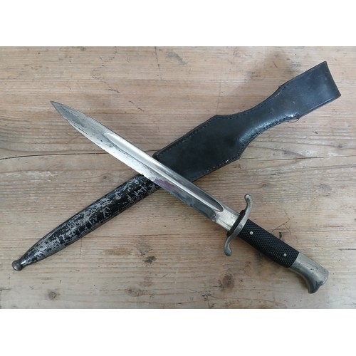 21 - A German Third Reich Fireman's Parade dagger by Carl Henkel, blade length 24.5cm, metal scabbard and... 