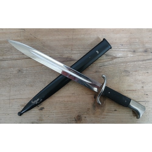 23 - A German Third Reich Fireman's Parade dagger, blade length 24.5cm, metal scabbard and associated lea... 