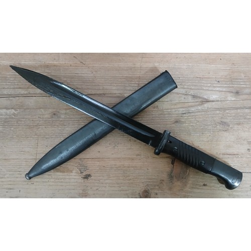 28 - A German Third Reich K98 bayonet, blade length 24.5cm, wooden grip, metal scabbard, total length 40.... 